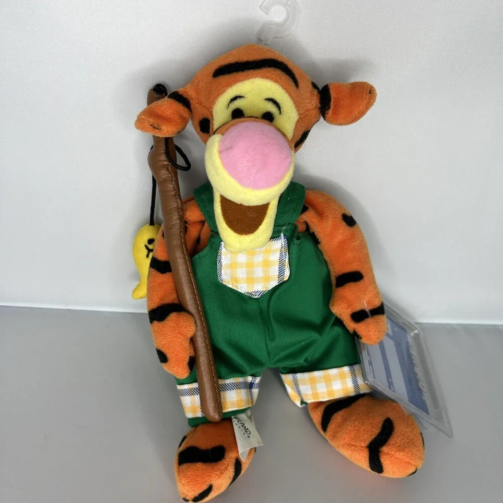 Fisherman Tigger Disneyland Paris 9” NWT